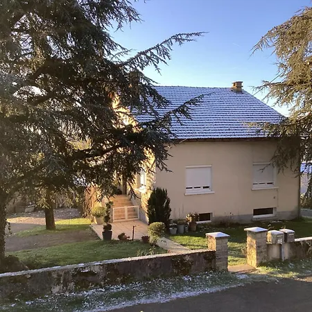 Maison De Famille Nyaraló *